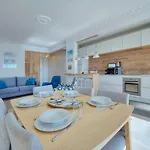 Upstays Sea View Pool Terrace 75M Apartment Apartment *