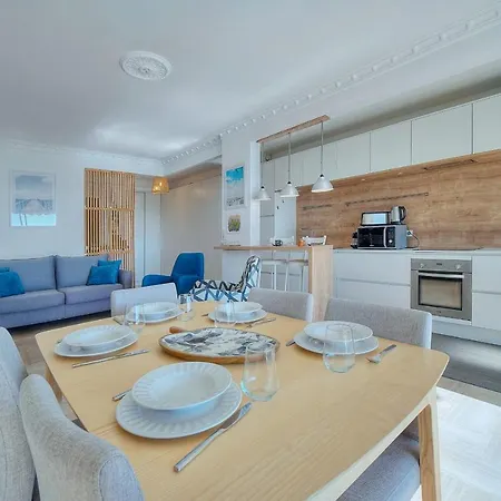 Upstays - Fully Equipped - Terrace - Pool - Wifi Lägenhet *