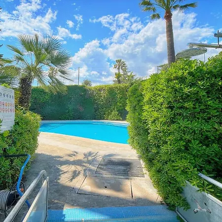 Upstays - Fully Equipped - Terrace - Pool - Wifi Lägenhet *